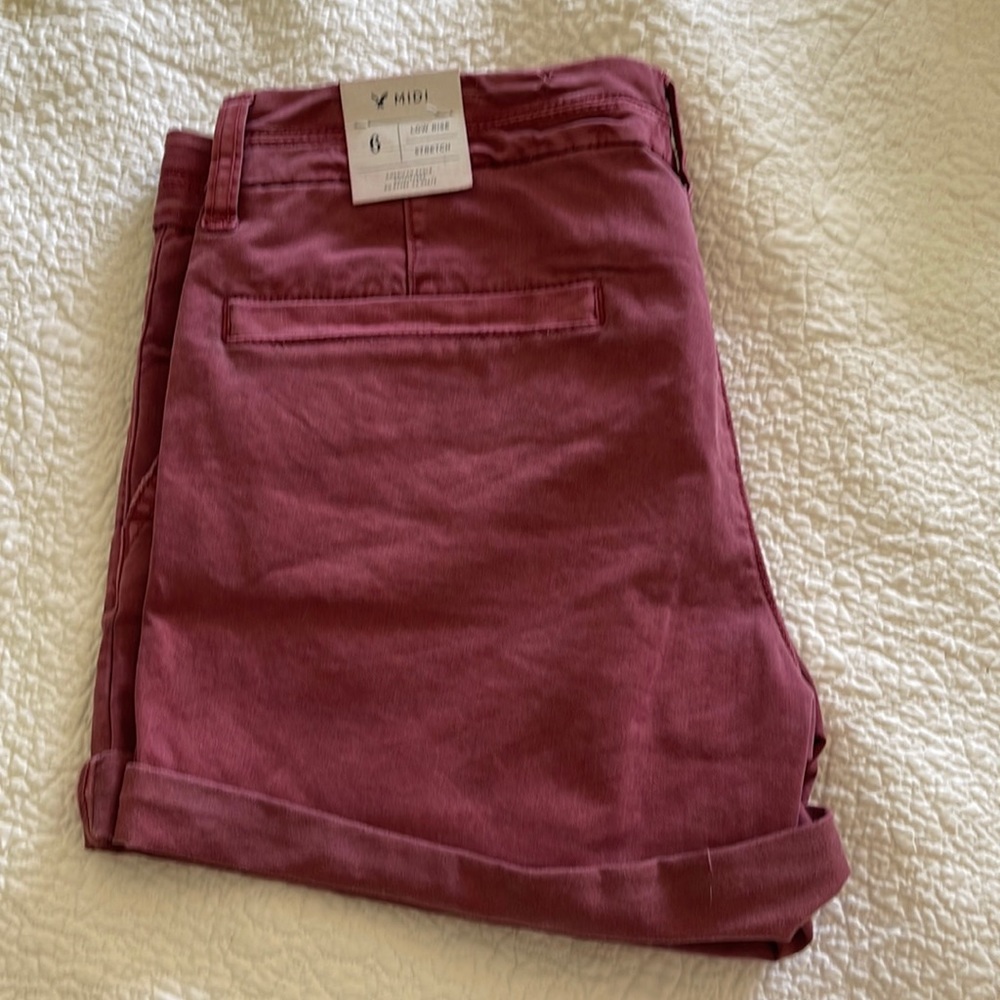 NWT American Eagle Outfitters MIDI Stretch shorts.  Maroon size 6